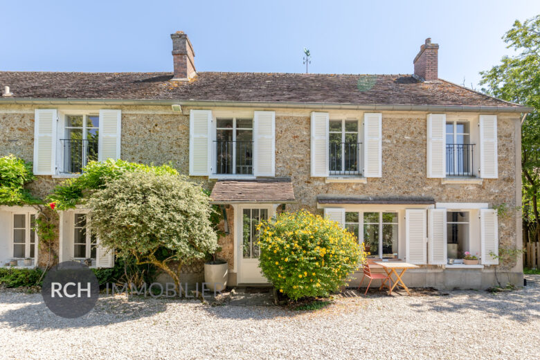 Photos du bien : Boullay-les-Troux – Maison ancienne entièrement rénovée située dans un environnement calme