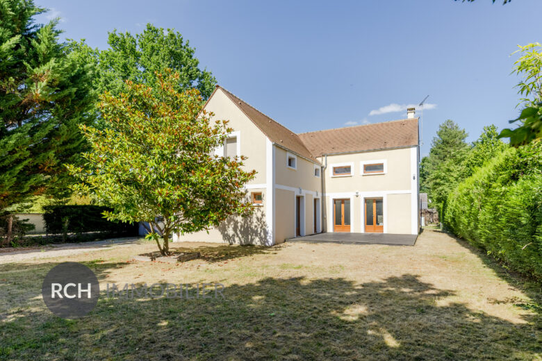 Photos du bien : Condé-sur-Vesgre – Maison familiale aux beaux volumes sur un terrain clos
