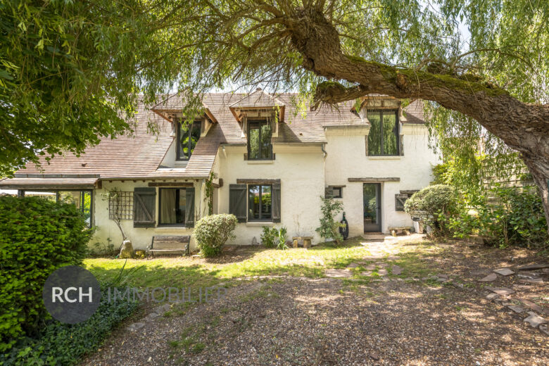 Photos du bien : Exclusivité – Jouars-Pontchartrain – Charmante maison ancienne avec belle vue dégagée