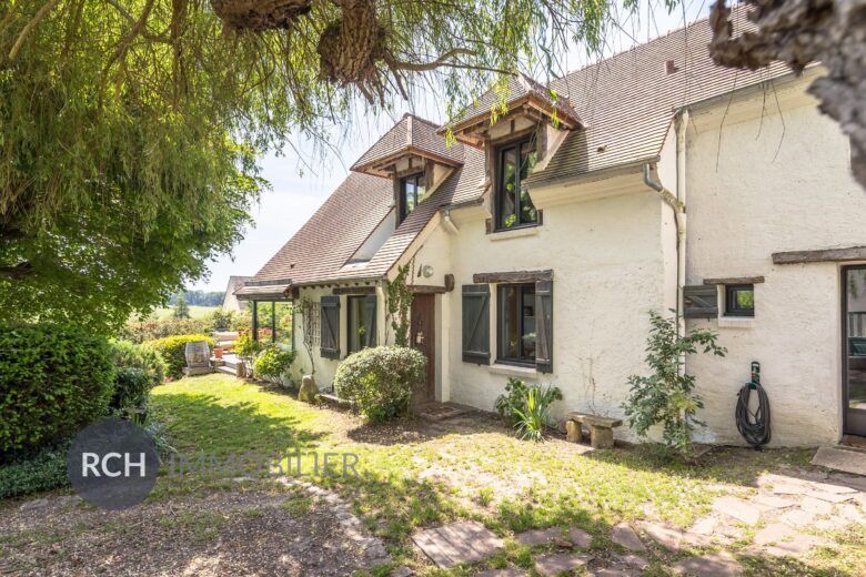 Photos du bien : Exclusivité – Jouars-Pontchartrain – Charmante maison ancienne avec belle vue dégagée