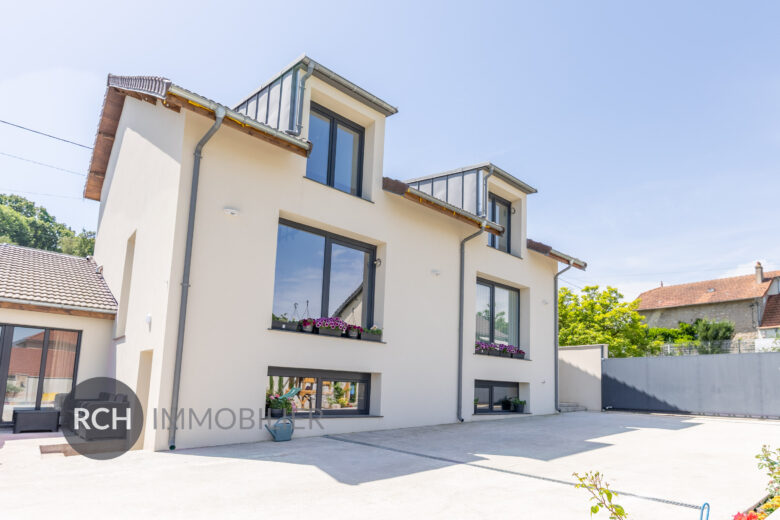 Photos du bien : La-Queue-les-Yvelines – Maison contemporaine avec joli jardin et studio indépendant