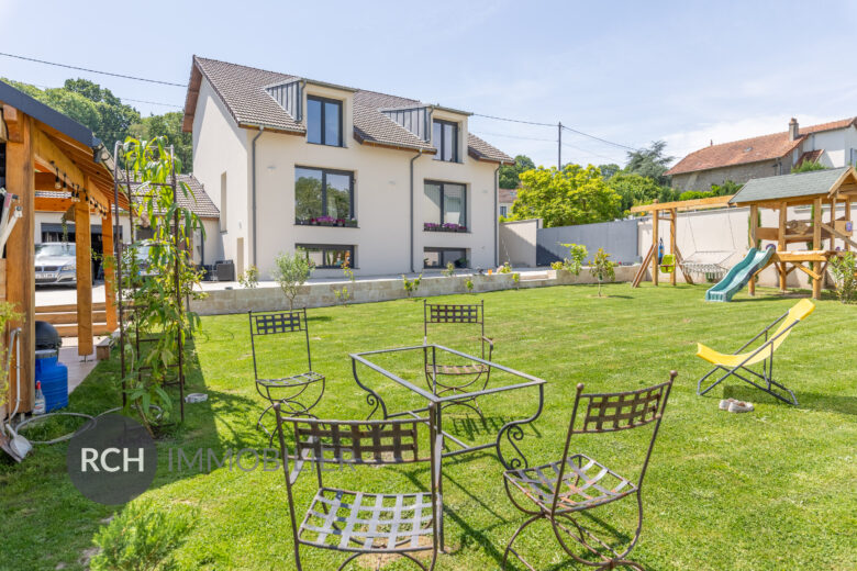 Photos du bien : La-Queue-les-Yvelines – Maison contemporaine avec joli jardin et studio indépendant