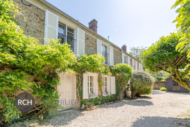 Photos du bien : Boullay-les-Troux – Maison ancienne entièrement rénovée située dans un environnement calme