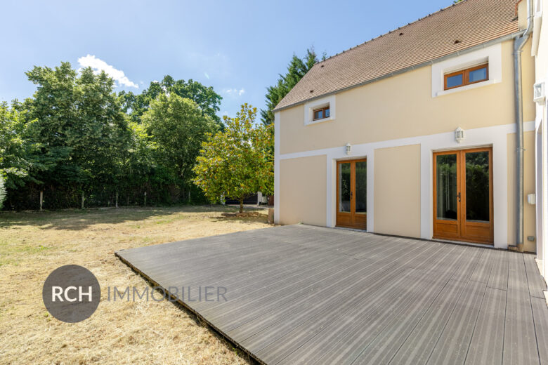 Photos du bien : Condé-sur-Vesgre – Maison familiale aux beaux volumes sur un terrain clos