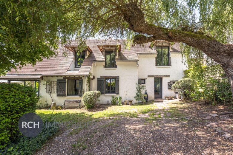 Photos du bien : Exclusivité – Jouars-Pontchartrain – Charmante maison ancienne avec belle vue dégagée
