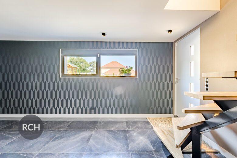 Photos du bien : La-Queue-les-Yvelines – Maison contemporaine avec joli jardin et studio indépendant