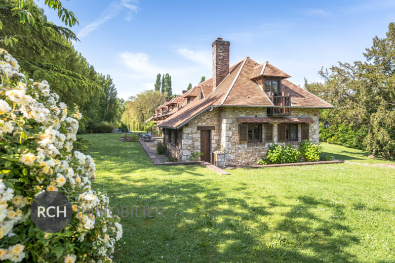 Photos du bien : Béhoust – Propriété ancienne en pierre sur un beau terrain arboré