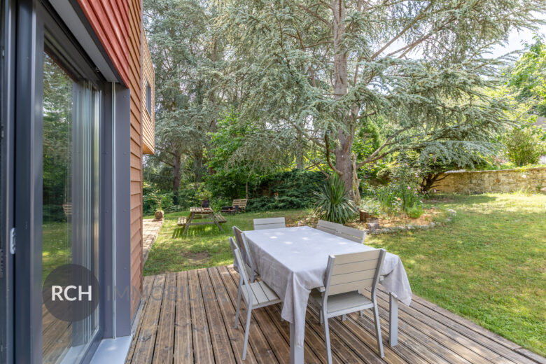 Photos du bien : Berchères-sur-Vesgre – Jolie maison contemporaine en bois sur un terrain arboré