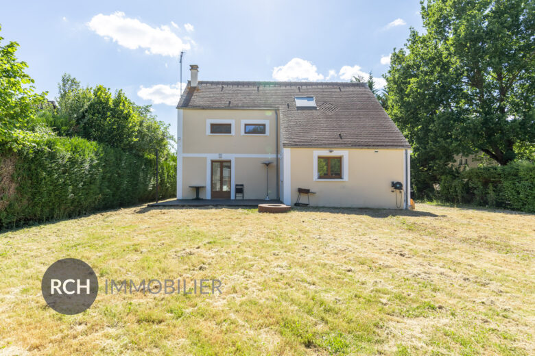 Photos du bien : Condé-sur-Vesgre – Maison familiale aux beaux volumes sur un terrain clos