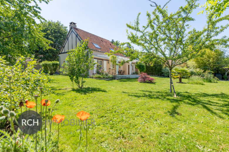 Photos du bien : Exclusivité – Gambais Centre – Très jolie maison « Serge Gautier » nichée sur un beau terrain arboré