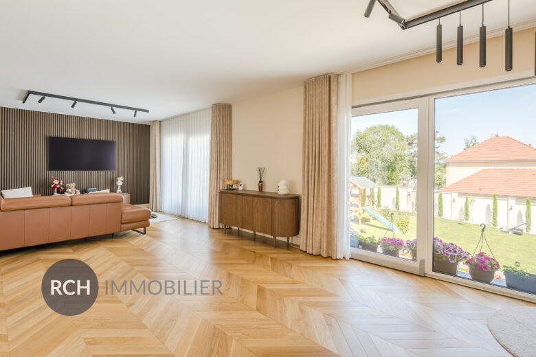 Photos du bien : La-Queue-les-Yvelines – Maison contemporaine avec joli jardin et studio indépendant
