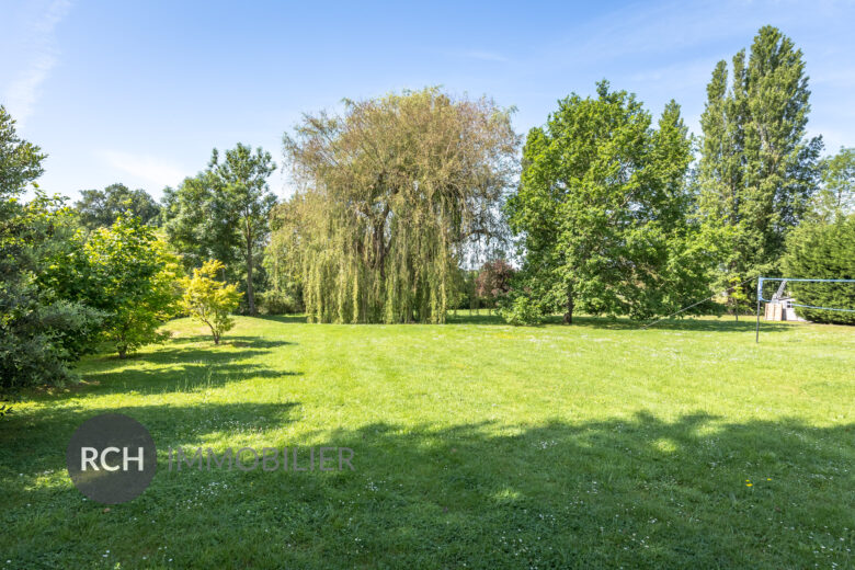 Photos du bien : Béhoust – Propriété ancienne en pierre sur un beau terrain arboré