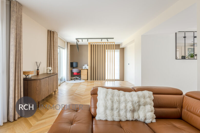 Photos du bien : La-Queue-les-Yvelines – Maison contemporaine avec joli jardin et studio indépendant