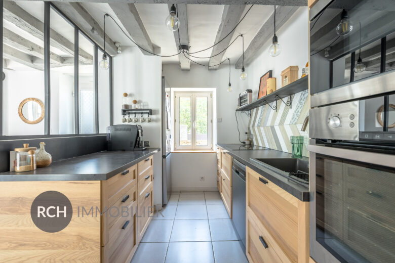 Photos du bien : Flexanville – Maison en pierre joliment rénovée sur un terrain clos de murs