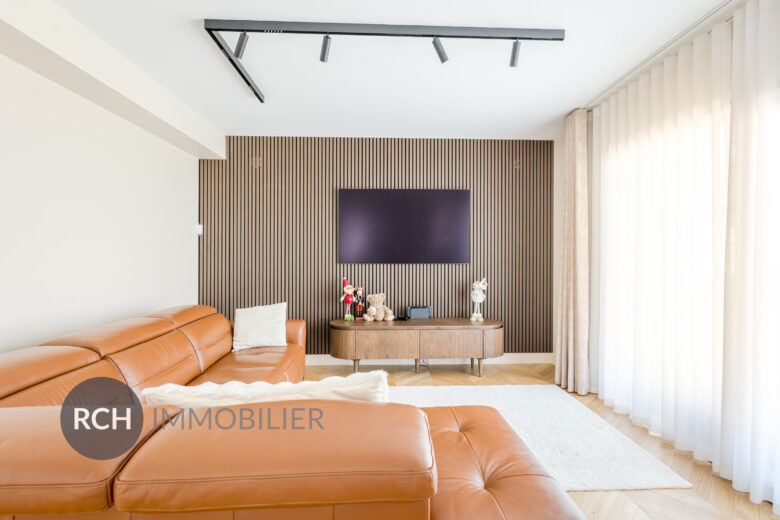 Photos du bien : La-Queue-les-Yvelines – Maison contemporaine avec joli jardin et studio indépendant