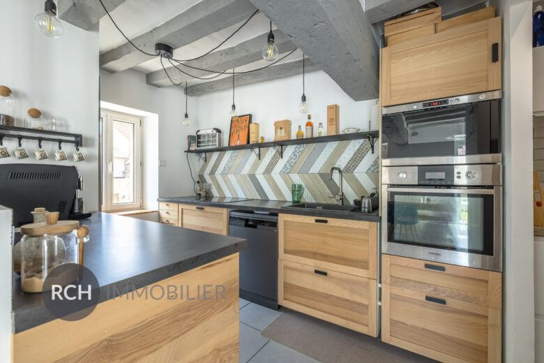 Photos du bien : Flexanville – Maison en pierre joliment rénovée sur un terrain clos de murs