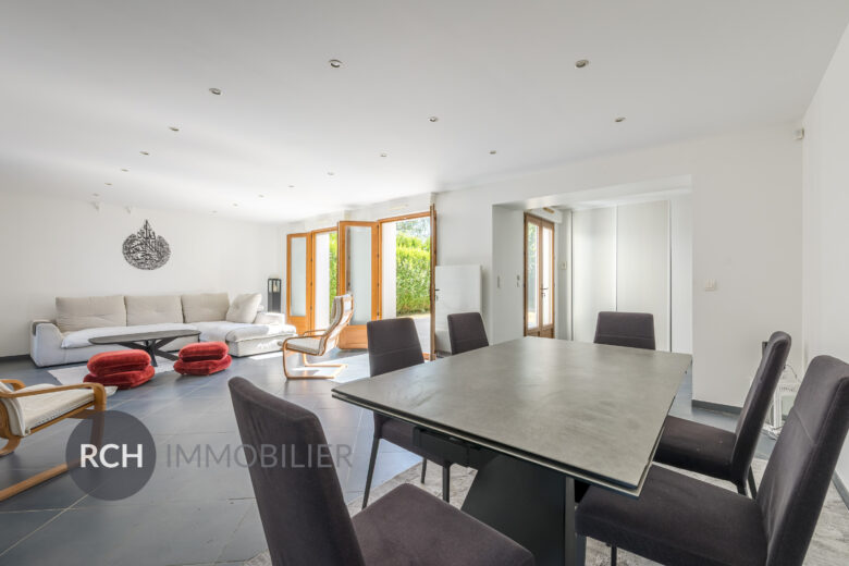 Photos du bien : Condé-sur-Vesgre – Maison familiale aux beaux volumes sur un terrain clos