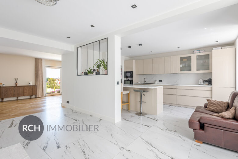 Photos du bien : La-Queue-les-Yvelines – Maison contemporaine avec joli jardin et studio indépendant
