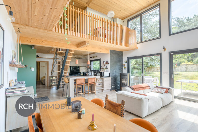 Photos du bien : Berchères-sur-Vesgre – Jolie maison contemporaine en bois sur un terrain arboré
