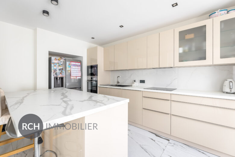 Photos du bien : La-Queue-les-Yvelines – Maison contemporaine avec joli jardin et studio indépendant