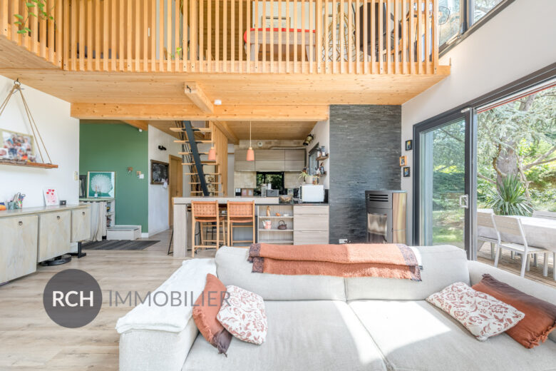 Photos du bien : Berchères-sur-Vesgre – Jolie maison contemporaine en bois sur un terrain arboré