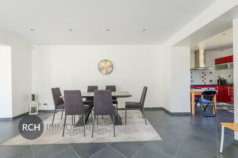 Photos du bien : Condé-sur-Vesgre – Maison familiale aux beaux volumes sur un terrain clos