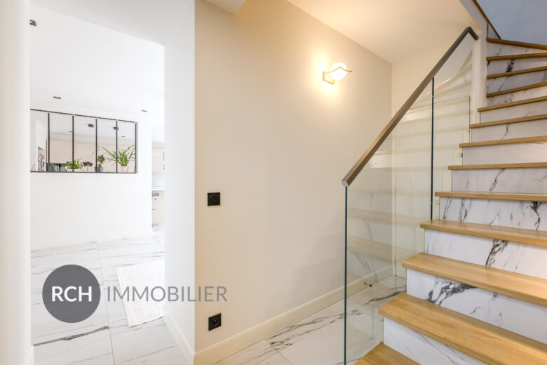Photos du bien : La-Queue-les-Yvelines – Maison contemporaine avec joli jardin et studio indépendant