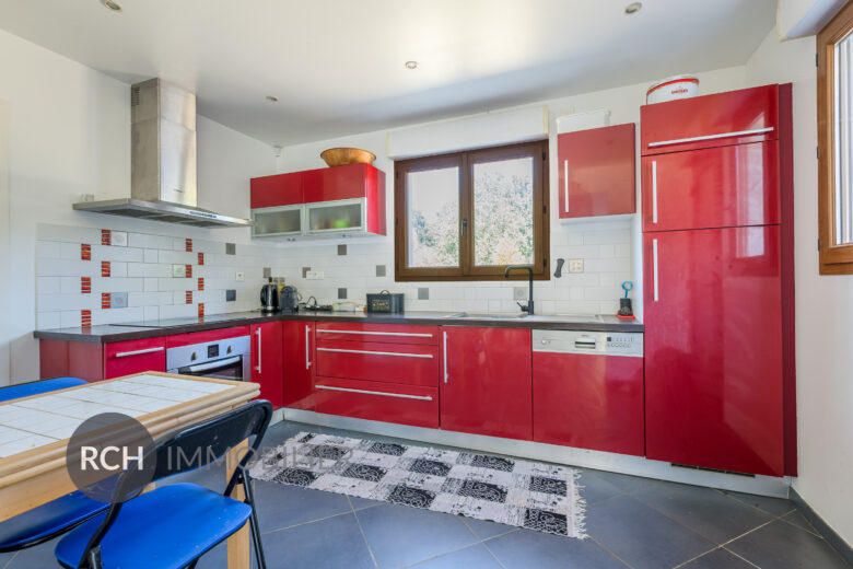 Photos du bien : Condé-sur-Vesgre – Maison familiale aux beaux volumes sur un terrain clos