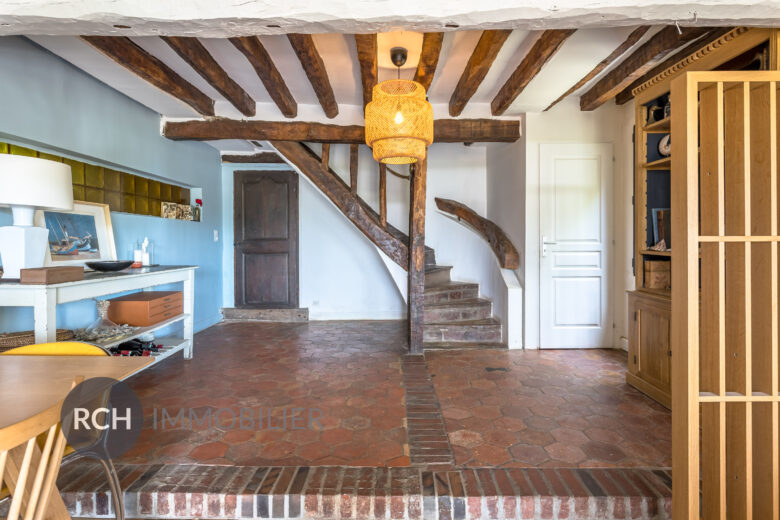 Photos du bien : Exclusivité – Jouars-Pontchartrain – Charmante maison ancienne avec belle vue dégagée