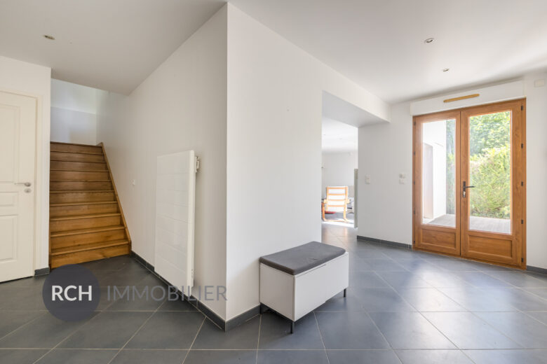 Photos du bien : Condé-sur-Vesgre – Maison familiale aux beaux volumes sur un terrain clos