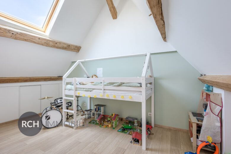 Photos du bien : Flexanville – Maison en pierre joliment rénovée sur un terrain clos de murs