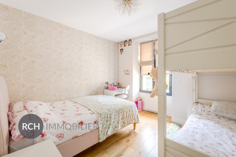 Photos du bien : La-Queue-les-Yvelines – Maison contemporaine avec joli jardin et studio indépendant