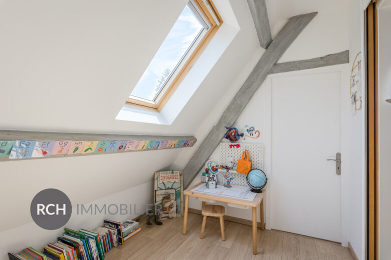 Photos du bien : Flexanville – Maison en pierre joliment rénovée sur un terrain clos de murs