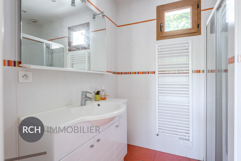 Photos du bien : Condé-sur-Vesgre – Maison familiale aux beaux volumes sur un terrain clos