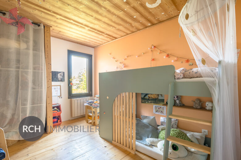 Photos du bien : Berchères-sur-Vesgre – Jolie maison contemporaine en bois sur un terrain arboré