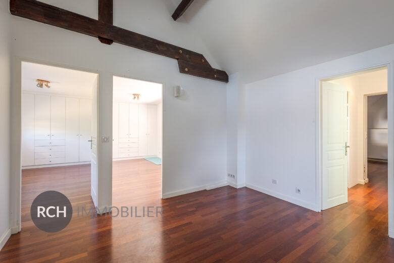 Photos du bien : Condé-sur-Vesgre – Maison familiale aux beaux volumes sur un terrain clos