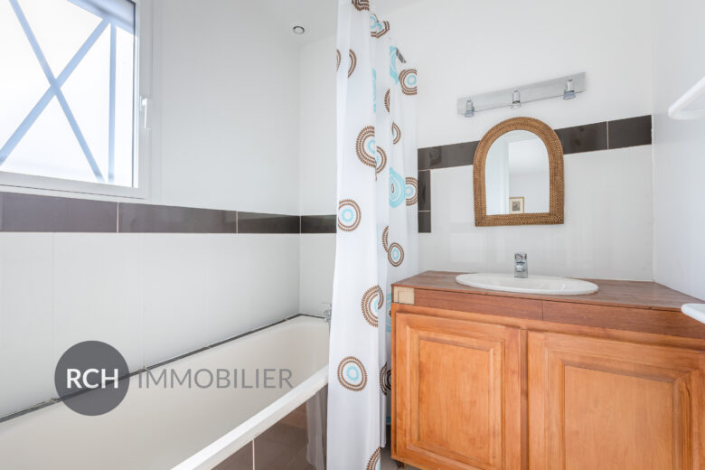 Photos du bien : Exclusivité – Location – Méré – Grande maison familiale au calme