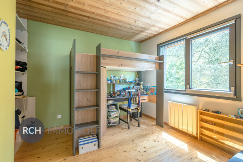 Photos du bien : Berchères-sur-Vesgre – Jolie maison contemporaine en bois sur un terrain arboré