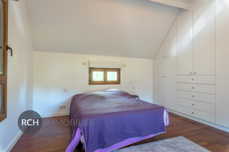 Photos du bien : Condé-sur-Vesgre – Maison familiale aux beaux volumes sur un terrain clos
