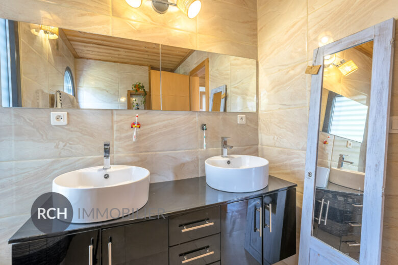 Photos du bien : Berchères-sur-Vesgre – Jolie maison contemporaine en bois sur un terrain arboré