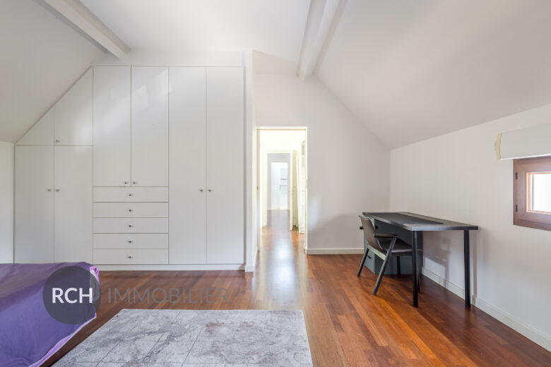 Photos du bien : Condé-sur-Vesgre – Maison familiale aux beaux volumes sur un terrain clos