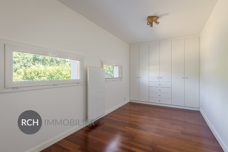 Photos du bien : Condé-sur-Vesgre – Maison familiale aux beaux volumes sur un terrain clos