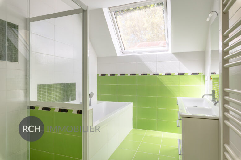 Photos du bien : Condé-sur-Vesgre – Maison familiale aux beaux volumes sur un terrain clos