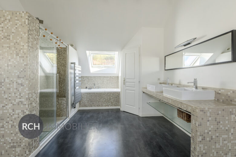Photos du bien : Exclusivité – Location – Méré – Grande maison familiale au calme