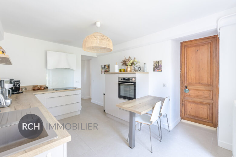 Photos du bien : Boullay-les-Troux – Maison ancienne entièrement rénovée située dans un environnement calme