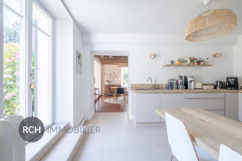 Photos du bien : Boullay-les-Troux – Maison ancienne entièrement rénovée située dans un environnement calme