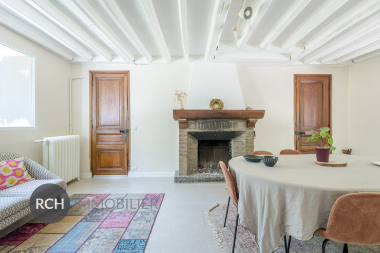 Photos du bien : Boullay-les-Troux – Maison ancienne entièrement rénovée située dans un environnement calme