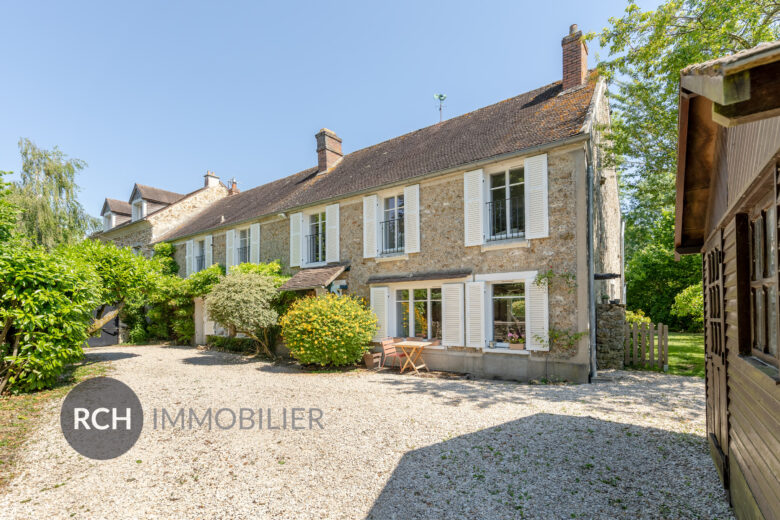 Photos du bien : Boullay-les-Troux – Maison ancienne entièrement rénovée située dans un environnement calme
