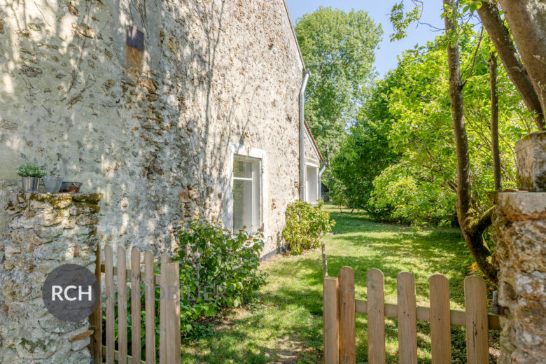 Photos du bien : Boullay-les-Troux – Maison ancienne entièrement rénovée située dans un environnement calme