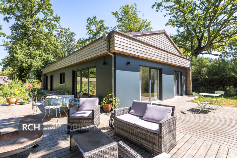Photos du bien : Grosrouvres – Maison de plain-pied en bois nichée en coeur de forêt